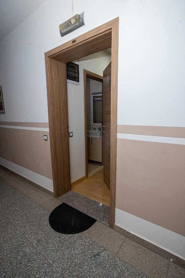 Park Queens Apartments Ochryda Zewnętrze zdjęcie